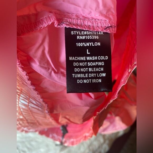 Iridescent pink shorts with elastic waist and pockets on the sides - Picture 4 of 7